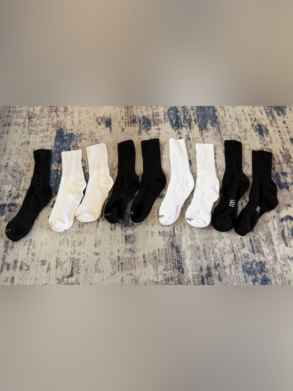 Pro Feet Men's Crew Athletic Socks - Black & White